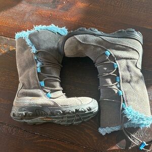 Keen Gray Suede Fur lined lace up
Waterproof boots size 11